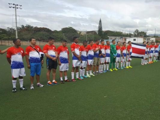 Bomberos de Honduras y Costa Rica unen lazos mediante partidos de fútbol