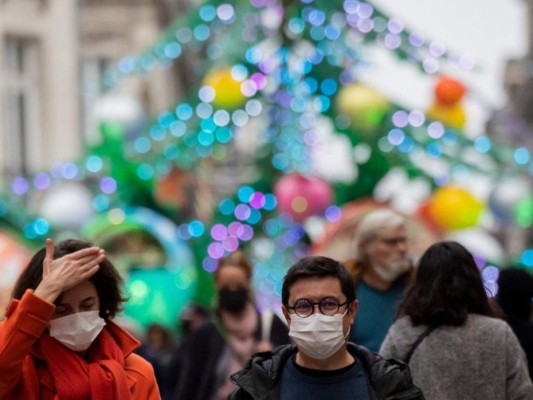 2022 inició batiendo récords diarios de casos; tercer año ensombrecido por la pandemia