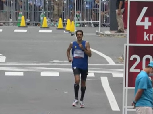 El hondureño Iván Zarco finalizó en el último lugar en el maratón de Tokio   