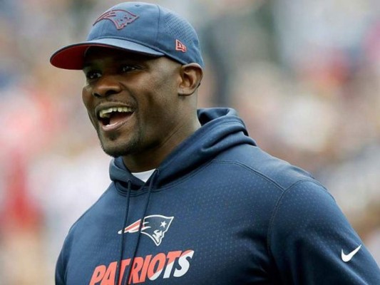 El hondureño Brian Flores es el nuevo entrenador en jefe de los Miami Dolphins