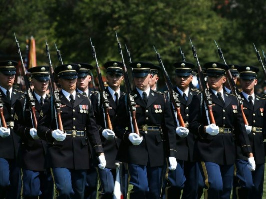 Insólito caso de once enfermos tras abrir sobre en base militar de Estados Unidos