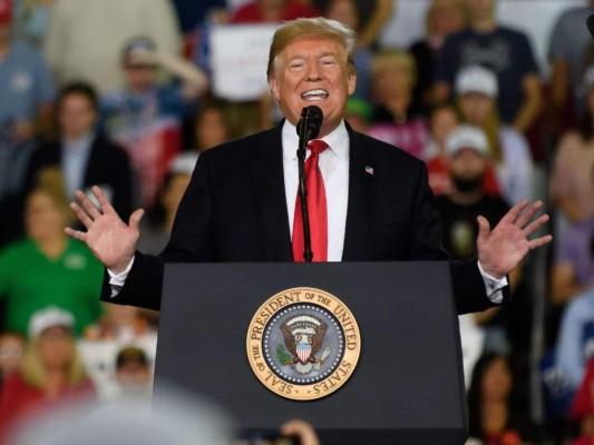 Donald Trump hace campaña mientras huracán Michael azota Florida