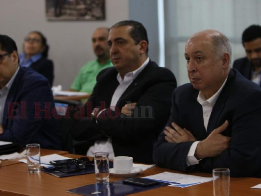 Presidente Hernández se reúne con directivos de la Liga tras violento clásico