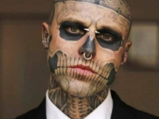 Así lucía Zombie Boy, el modelo y artista que tenía todo su cuerpo tatuado