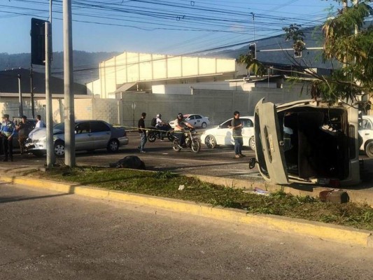 Fuerte colisión deja un muerto y tres heridos en San Pedro Sula