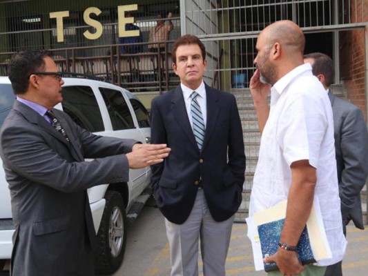 Redondo: 'Si ser enfermo mental es combatir la corrupción, entonces Nasralla y yo lo somos'
