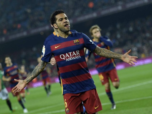 Dani Alves abandona el Barcelona