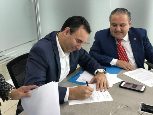 Liberales dicen sí al diálogo y estampan su firma en el documento 'Compromiso por Honduras'