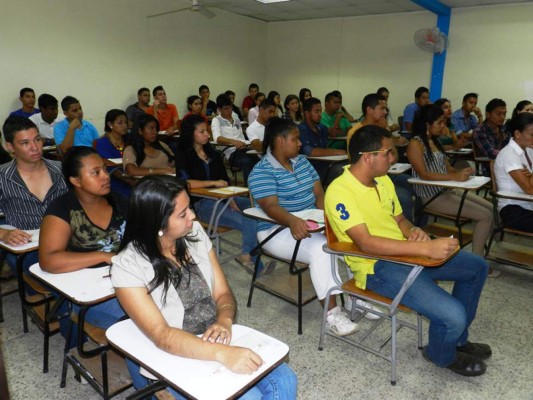 Aplican primera PAA de 2015 en la UNAH