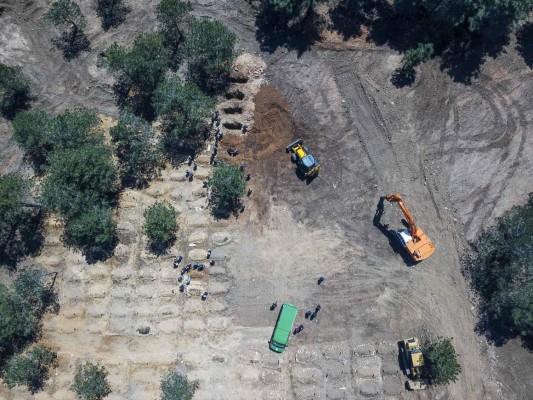 FOTOS: Cementerios saturados ante miles de muertos por coronavirus
