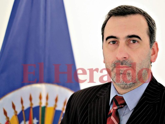 Edison Lanza: 'Un régimen de censura privada” establece ley que regulará Internet