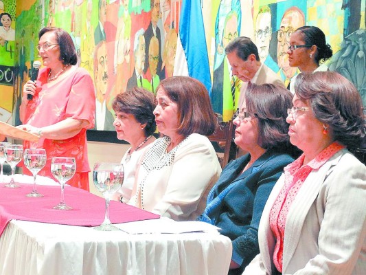 Piden priorizar textos de autores nacionales