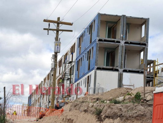Casas contenedores para damnificados, un proyecto lento, opaco y polémico (FOTOS)
