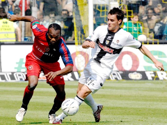 Así evolucionó David Suazo en el fútbol hasta convertirse en entrenador