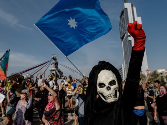 Revuelta social sigue en Chile con potentes protestas en Santiago (FOTOS)