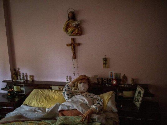 13 imágenes de la difícil lucha de los ancianos contra el coronavirus