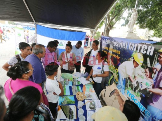Realizan feria en el Parque Central en honor a los 20 años del huracán Mitch