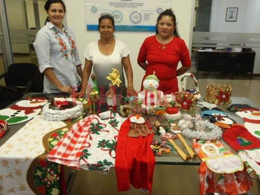 Realizan gran feria en honor a la Navidad en el Parque Central de la capital de Honduras