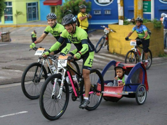 David Fonseca, el competidor que enseña el amor por el ciclismo a su hijo
