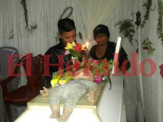 Velan restos mortales de la menor arrastrada por quebrada en la 1 de Diciembre