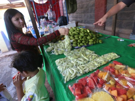 Frituras,mango verde y horchata conquistan el paladar de los estudiantes de la UNAH