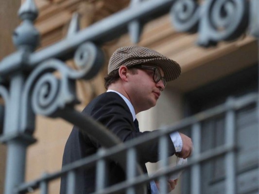 Encarcelan a pariente de Isabel II por agresión sexual