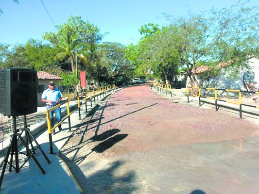 Construyen puente en San Lorenzo