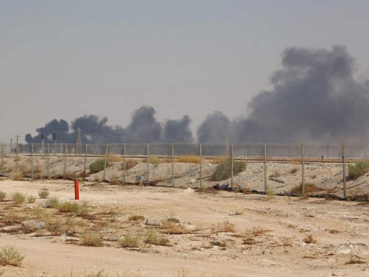 Ataque con drones acaban mitad de capacidad petrolera de Arabia Saudí