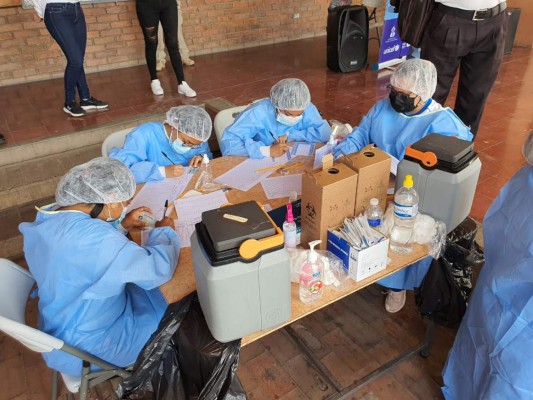 Así se desarrolla la segunda jornada del 'Vacunatón' en siete departamentos de Honduras