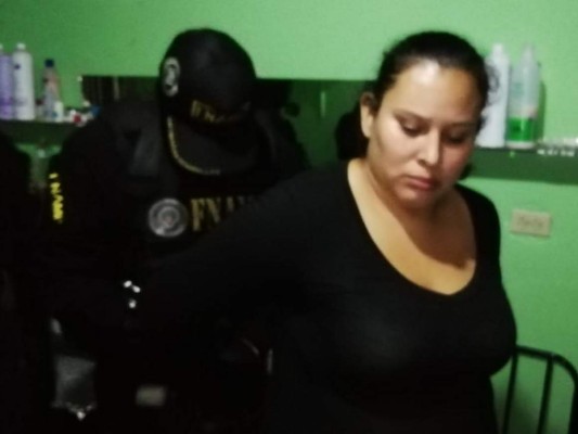 Dinero, droga y listado de víctimas hallan a mujeres de la Mara Salvatrucha