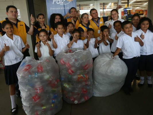 Paiz refuerza la formación de los alumnos con reciclaje