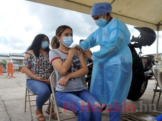Personas no vacunadas contra el covid-19 están saturando hospitales en Honduras