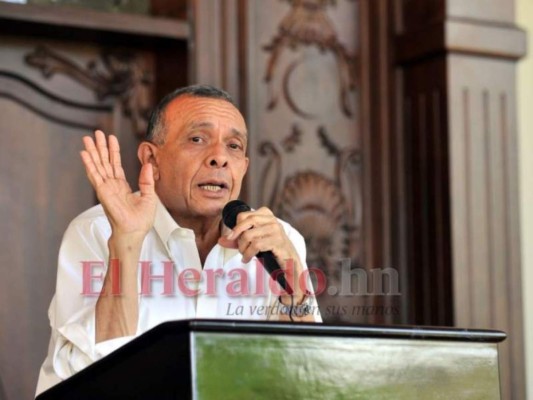 Expresidente Lobo Sosa renuncia como candidato a primer diputado por Olancho