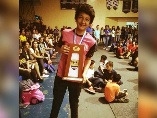 El hijo de Diego Vazquez ya levantó su primera copa