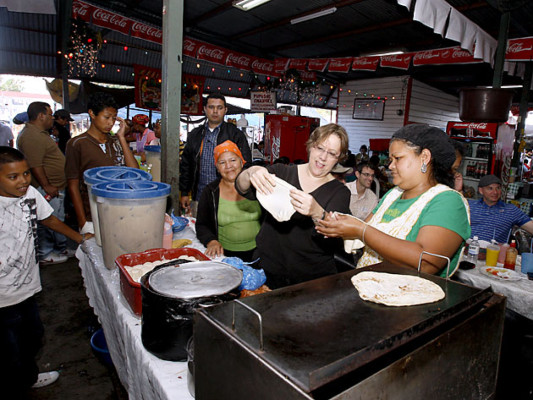 Embajadora de Estados Unidos se va de compras al mayoreo