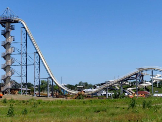 FOTOS: Así es el peligroso tobogán más grande del mundo en el que murieron dos personas