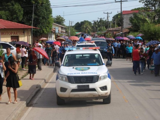 Choluteca: Con honores sepultan a policía fallecida en accidente