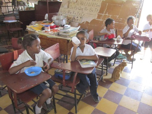En manos de la caridad están las obras en centros educativos