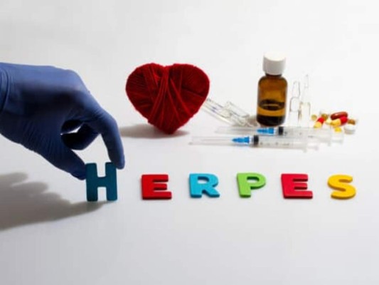¿Cuáles son los síntomas del herpes genital?  