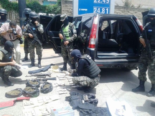 Abandonan una camioneta con casi un millón de lempiras