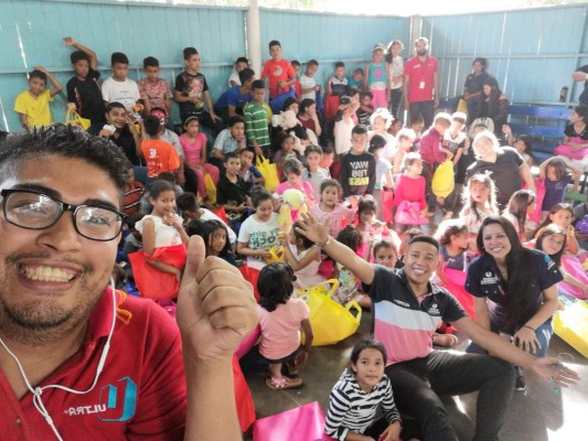 'Gabo' Fúnez: el locutor que enamoró con su voz al público hondureño