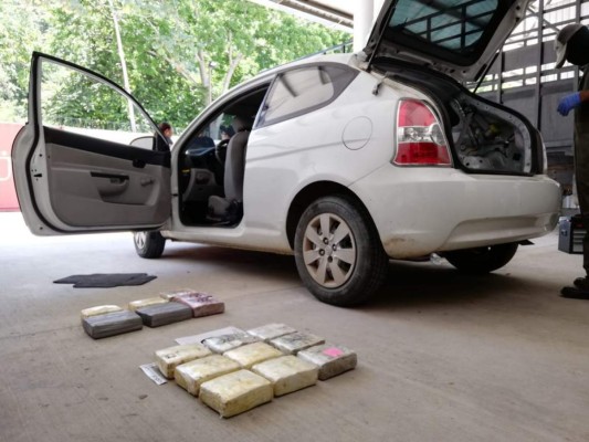Encuentran droga escondida dentro de un vehículo en San Pedro Sula
