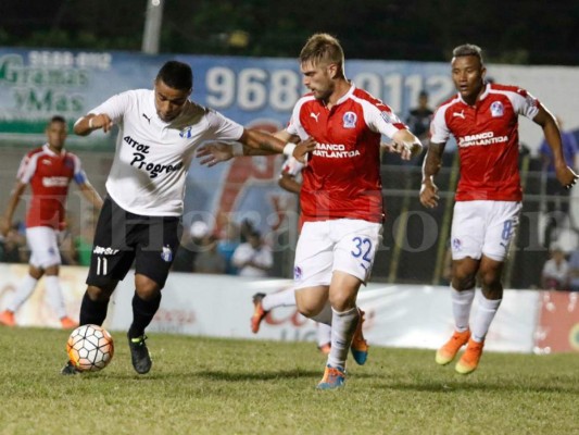 Wilmer Cruz la vuelve a hacer: el Honduras Progreso venció 2-1 al Olimpia en su debut