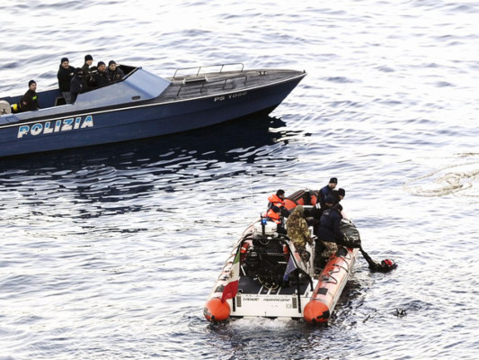 Descubren otros cinco cuerpos a bordo del 'Costa Concordia'