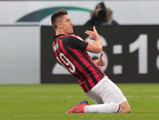 Krzysztof Piatek impulsa al Milan a las semifinales de la Copa Italia