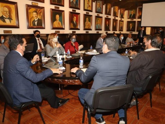 Técnicos del CNE hacen simulacro de la transmisión de resultados electorales