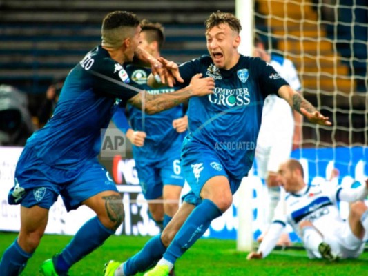 Napoli empata 0-0 con Chievo y se aleja de la Juventus