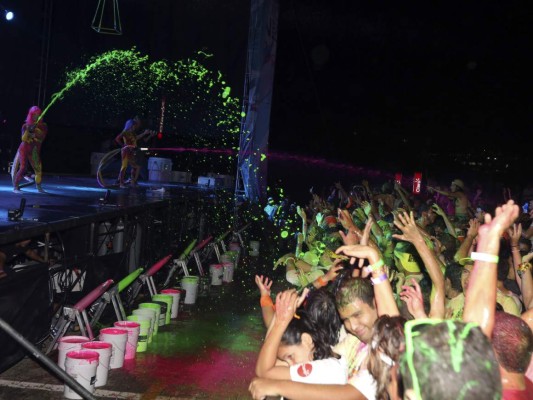 VIDEO: Color y sonidos electrizantes en life in color 2014
