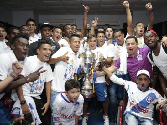 Olimpia vence 3-1 al Real Sociedad y se alza con la copa 30