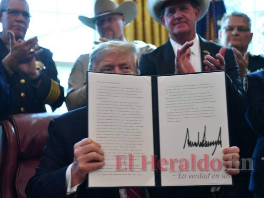 ¿Qué se necesita para superar el veto de Trump que mantiene en pie los fondos para el muro?